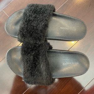 Steve Madden Black Furry Slides